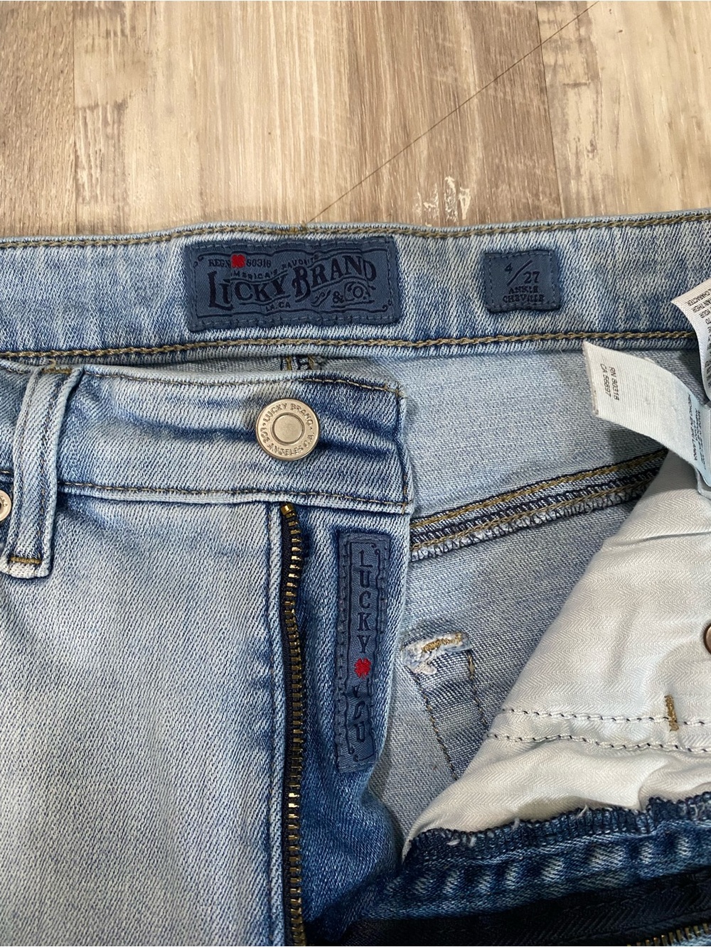 Lucky Brand Light Blue Women's Jeans - Picture 6 of 9